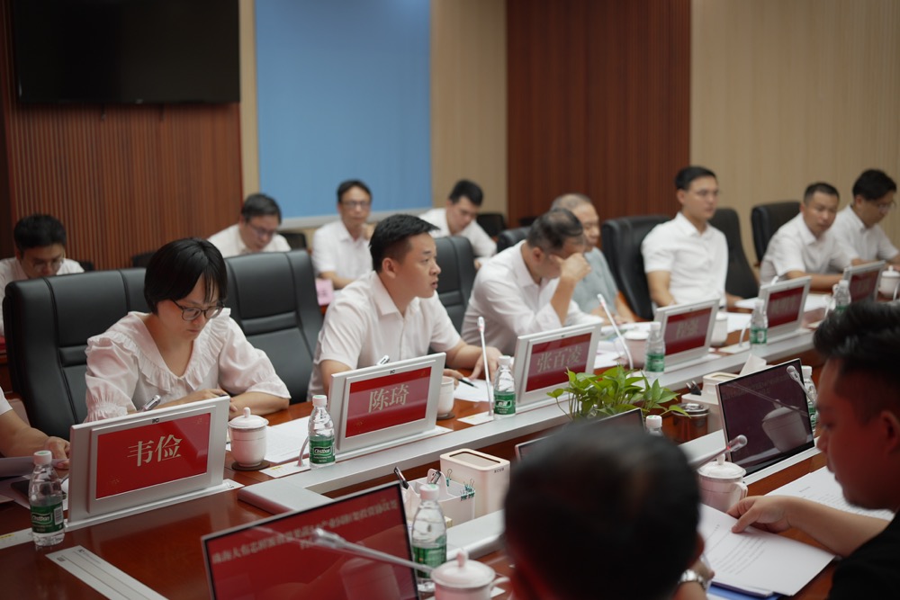 南水镇副镇长张百凌介绍建设项目意向地块基本情况